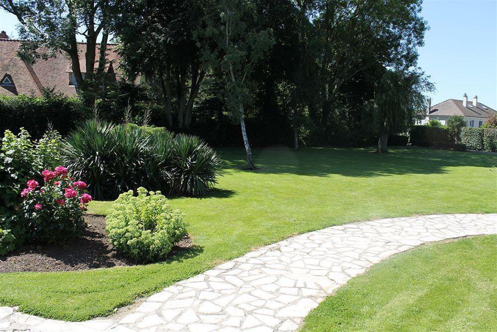 Logis Hotel & Restaurant - Le Relais De Montigny Montigny  Kültér fotó